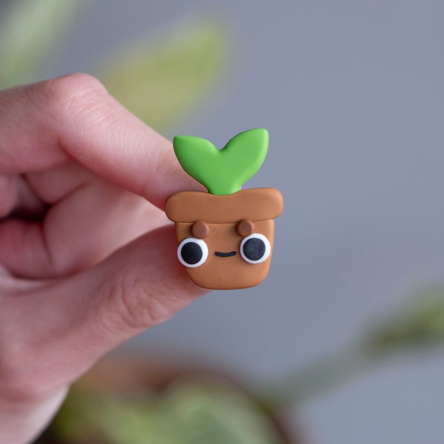 Pot Plant - Clay Pin/Magnet